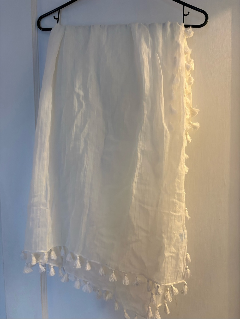 Lightweight white Tassel-Trim wrap